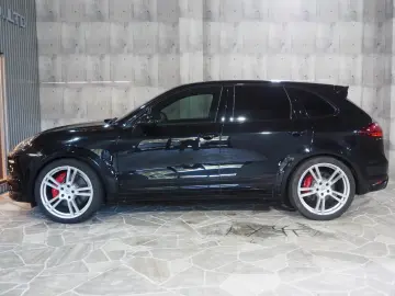 PORSCHE Cayenne Turbo S