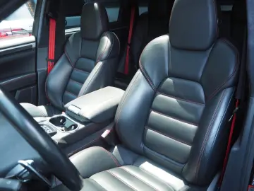 PORSCHE Cayenne Turbo S