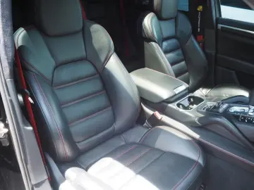 PORSCHE Cayenne Turbo S