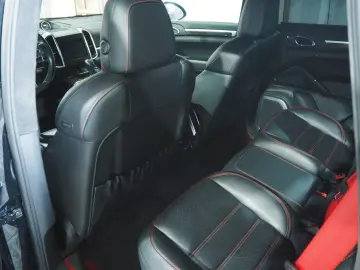 PORSCHE Cayenne Turbo S