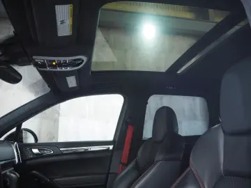 PORSCHE Cayenne Turbo S