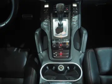 PORSCHE Cayenne Turbo S